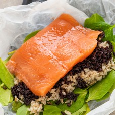 Losos u škartocu s rižom za 2 osobe (900 g)