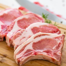 Narezani kare crne svinje s kostima za 4 osobe (1 kg)