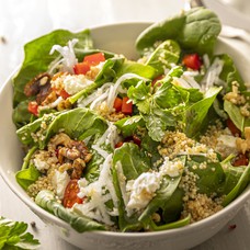 Salata od mladog špinata i kvinoje za 1 osobu (250 g)