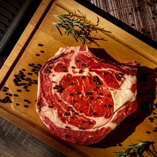 Odležana Black Angus juneća slabina i leđa s kosti (900 g)