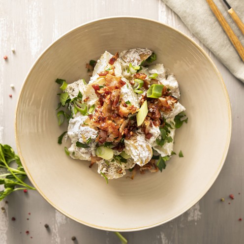 Krumpir salata s pancetom i vrhnjem za 2 osobe (500 g)