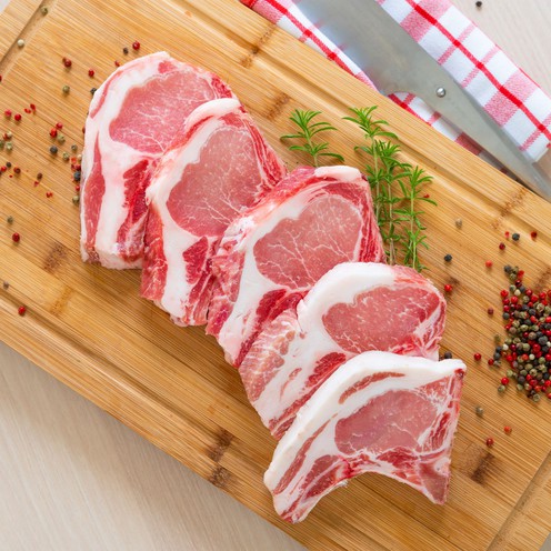 Narezani kare crne svinje s kostima za 4 osobe (1 kg)