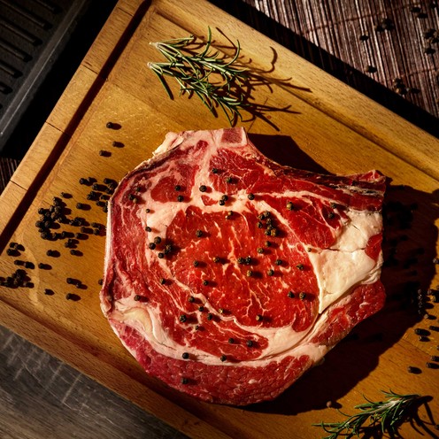 Odležana Black Angus juneća slabina i leđa s kosti (800 g)