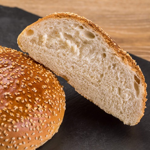 Svježe pečeno hamburger pecivo sa sezamom 100 g