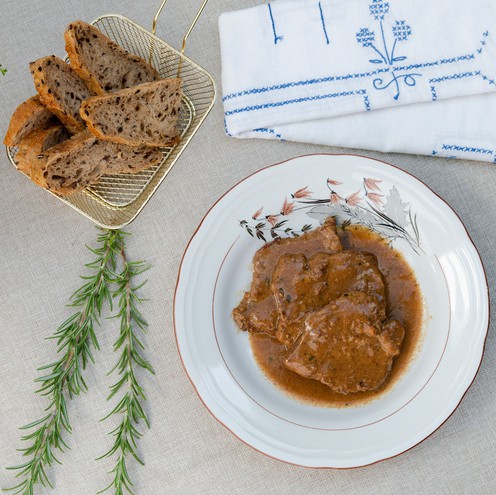 Teleće bišteke u šugu od bijelog vina za 1 osobu (250 g)