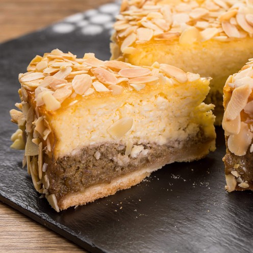 Domaća torta sa sirom i orasima (1 kg)