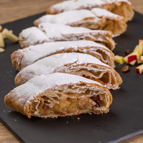 Domaća štrudla od jabuka (1 kg)